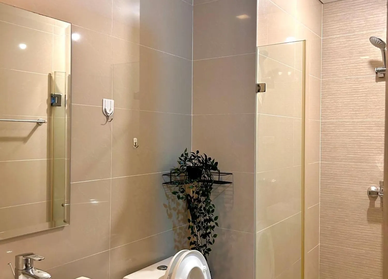 Condotel Across Naia T3 At One Palm Tree Villa Cluster B Pasay